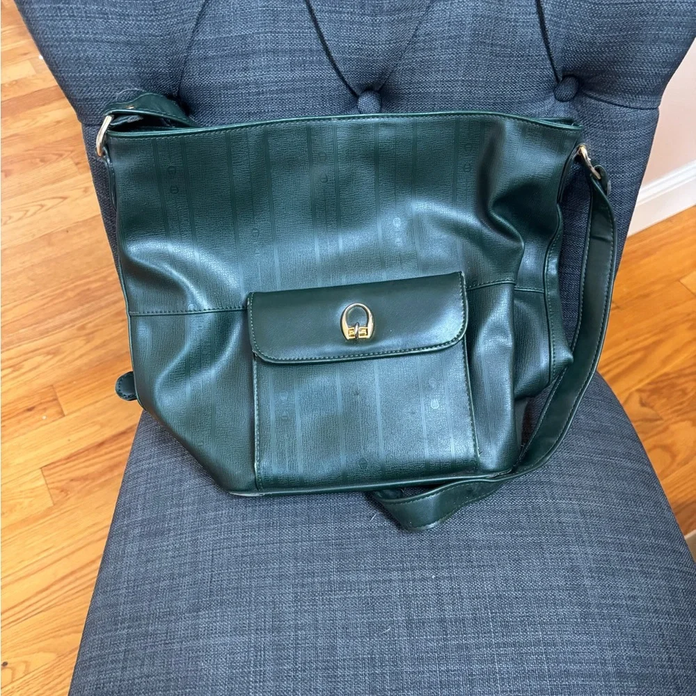 Etienne Aigner vintage hunter green bucket bag. - Picture 2 of 12